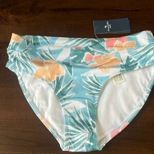 Brand new girls Abercrombie bathing suit bottom. Size 15/16. Never worn